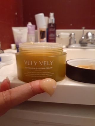 VELY VELY Artemisia Return Cream — 3점을 준 리뷰어가 2021년 4월 올린 사용 사진
