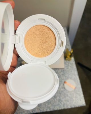 TONEfitSUN 쿠션 12g 비건 톤업 선쿠션 한국산 SPF 50+/ PA++++ — 5점을 준 리뷰어가 2023년 1월 올린 사용 사진