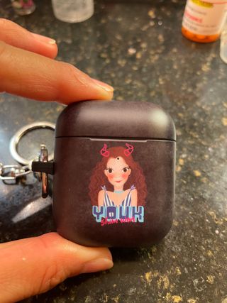 육심원 큐트 에어 팟 케이스 하드 커버 홀더 방수 파스텔 디자인 — 3.5점을 준 리뷰어가 2021년 7월 올린 사용 사진