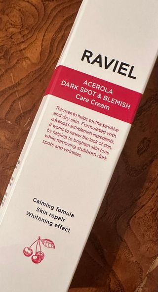 라비엘 아세로라 &amp; 스네일 뮤신 다크 스팟 케어 크림 1.7 fl oz (50ml), 스네일 뮤신 &amp; 히알루론산 — 5점을 준 리뷰어가 2023년 2월 올린 사용 사진