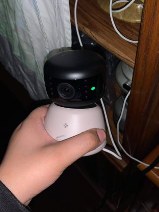 온습도 모니터와 스마트 리모컨이 탑재된 EGLOO cam S4 1080P Wi-Fi 스마트 카메라 — 5점을 준 리뷰어가 2021년 10월 올린 사용 사진