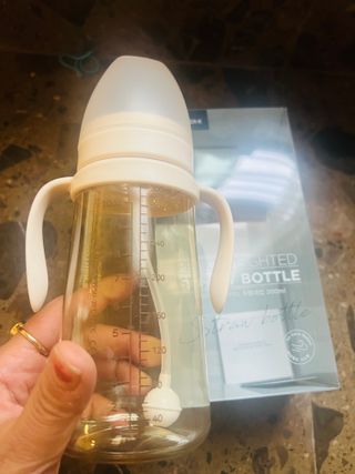마더케이 -[MOTHER-K] Sippy Cup with Weighted Straw — 5점을 준 리뷰어가 2023년 8월 올린 사용 사진