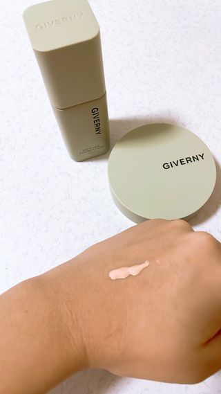 지베르니 밀착 커버 파운데이션 30ml + 밀착 커버 쿠션 본 제품 — 5점을 준 리뷰어가 2023년 9월 올린 사용 사진