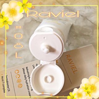 라비엘 RAVIEL Meadowfoam 씨 오일 모이스처라이징 데일리 히알 크림 3.4 fl oz, DermaBiome CX, 7 히알루론산 — 5점을 준 리뷰어가 2022년 9월 올린 사용 사진