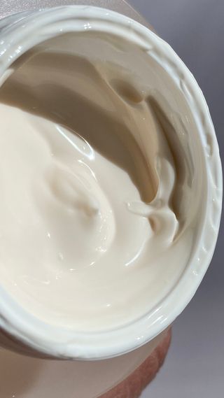Jutanhak 안티에이징 멜라 크림 50ml / 1.69oz 잡티 &amp; 다크 스팟 케어 하이드레이팅 크림 — 5점을 준 리뷰어가 2022년 11월 올린 사용 사진