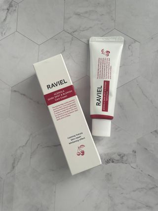 라비엘 아세로라 &amp; 스네일 뮤신 다크 스팟 케어 크림 1.7 fl oz (50ml), 스네일 뮤신 &amp; 히알루론산 — 2점을 준 리뷰어가 2022년 9월 올린 사용 사진