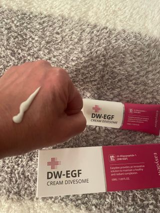 이지듀 DW-EGF 크림 다이브썸 1.69 Fl.Oz — 4점을 준 리뷰어가 2021년 8월 올린 사용 사진