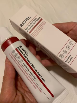 라비엘 아세로라 &amp; 스네일 뮤신 다크 스팟 케어 크림 1.7 fl oz (50ml), 스네일 뮤신 &amp; 히알루론산 — 5점을 준 리뷰어가 2022년 12월 올린 사용 사진