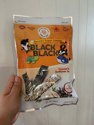 UNCLE NICK 한국 슈퍼 스낵 블랙 &amp; 블랙 김 스낵 — 5점을 준 리뷰어가 2021년 10월 올린 사용 사진