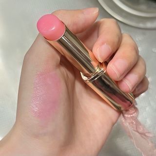 ATHE AUTHENTIC AIRY LIP BALM / 비건립밤 / 어센틱립밤 / 에어리립밤 (수정 요청) — 3점을 준 리뷰어가 2022년 8월 올린 사용 사진