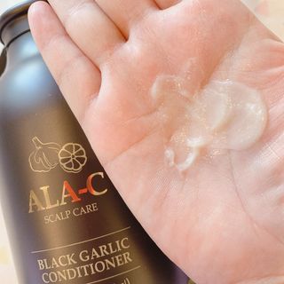 "ALA-C" 블랙 마늘 샴푸 + 컨디셔너 세트 — 4점을 준 리뷰어가 2022년 3월 올린 사용 사진