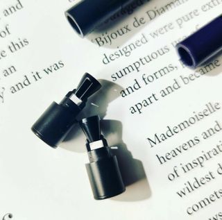 씨스터앤 시스터앤 더블이펙트 워터프루프 아이펜슬_미국 — 5점을 준 리뷰어가 2022년 4월 올린 사용 사진