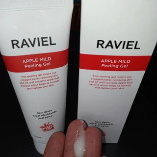 라비엘 모든 피부를 위한 RAVIEL 애플 마일드 필링 젤, 4.1 fl oz, 깊고 부드러운 각질 제거 — 3.5점을 준 리뷰어가 2022년 8월 올린 사용 사진