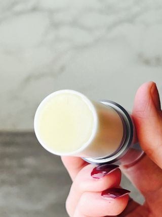산심 명연수 멀티 스틱 밤 0.38oz 수분 스틱 집중 주름 케어 — 5점을 준 리뷰어가 2022년 12월 올린 사용 사진