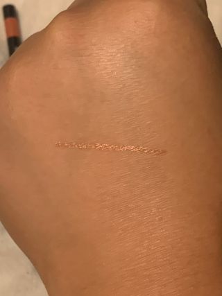 씨스터앤 시스터앤 더블이펙트 워터프루프 아이펜슬_미국 — 4.5점을 준 리뷰어가 2022년 4월 올린 사용 사진