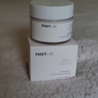 파시랩 USA_[FASCY LAB] 세라마이드 하이드레이팅 크림 — 5점을 준 리뷰어가 2022년 1월 올린 사용 사진