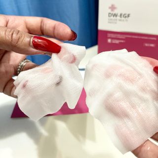 이지듀 DW-EGF 멀티 페이셜 시트 마스크 - 0.53 FL OZ 4EA — 5점을 준 리뷰어가 2021년 8월 올린 사용 사진