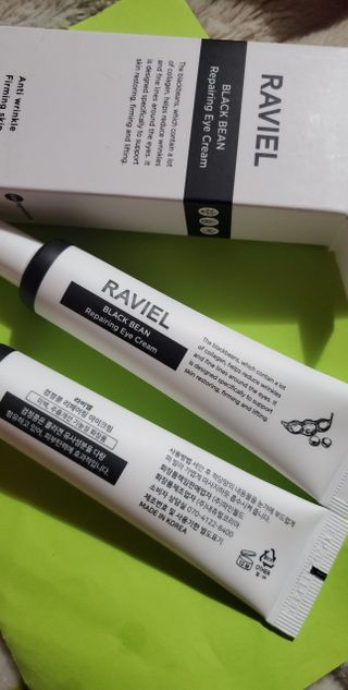 라비엘 블랙빈 리페어링 아이크림 1+1세트 다크서클, 붓기, 아이백, 주름 — 4.5점을 준 리뷰어가 2022년 8월 올린 사용 사진