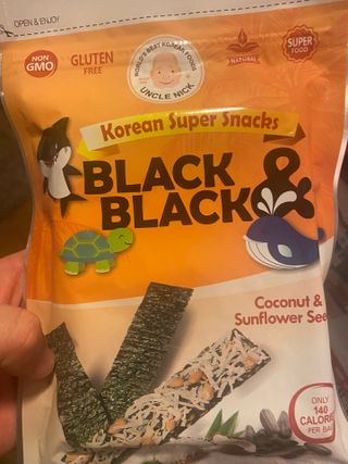 UNCLE NICK 한국 슈퍼 스낵 블랙 &amp; 블랙 김 스낵 — 5점을 준 리뷰어가 2021년 12월 올린 사용 사진