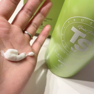 ゴールドプラスセット(シャンプー500g x 1ea/トリートメント500ml X 1ea) — 5점을 준 리뷰어가 2023년 4월 올린 사용 사진