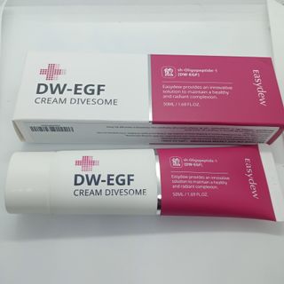 이지듀 DW-EGF 크림 다이브썸 1.69 Fl.Oz — 4.5점을 준 리뷰어가 2021년 8월 올린 사용 사진