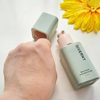 지베르니 밀착 커버 파운데이션 30ml + 밀착 커버 쿠션 본 제품 — 4점을 준 리뷰어가 2023년 9월 올린 사용 사진