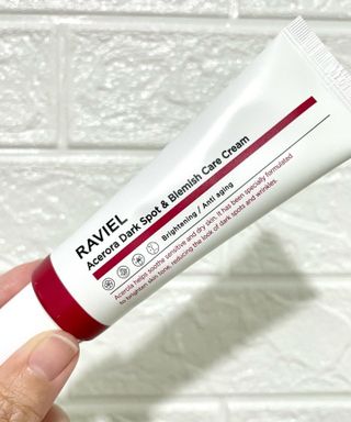 라비엘 아세로라 &amp; 스네일 뮤신 다크 스팟 케어 크림 1.7 fl oz (50ml), 스네일 뮤신 &amp; 히알루론산 — 4점을 준 리뷰어가 2022년 12월 올린 사용 사진