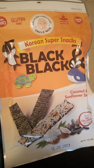 UNCLE NICK 한국 슈퍼 스낵 블랙 &amp; 블랙 김 스낵 — 5점을 준 리뷰어가 2021년 11월 올린 사용 사진