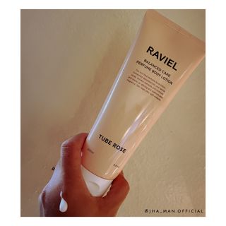 라비엘 RAVIEL 밸런스드 케어 모이스처라이징 퍼퓸 바디 로션 6.8 fl oz (200ml), 릴리 머스크 / 튜브 로즈 — 5점을 준 리뷰어가 2022년 9월 올린 사용 사진
