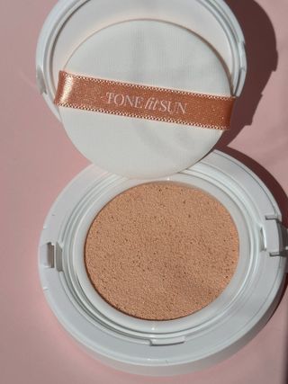 TONEfitSUN 쿠션 12g 비건 톤업 선쿠션 한국산 SPF 50+/ PA++++ — 5점을 준 리뷰어가 2023년 6월 올린 사용 사진