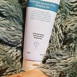 라비엘 RAVIEL 딥 씨 워터 퓨어 바이탈 수딩 젤 5.1 fl oz (150ml) 페이스 &amp; 바디, 쿨링 효과 — 5점을 준 리뷰어가 2022년 9월 올린 사용 사진