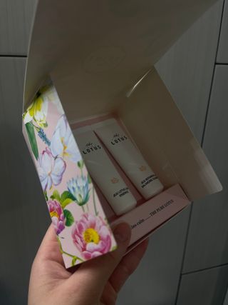 더 퓨어 로터스 제주 식물 선크림 / 제주 연잎 &amp; 동백 미스트 / 순수한 연꽃 어메니티 세트 — 5점을 준 리뷰어가 2022년 12월 올린 사용 사진
