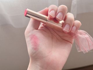 ATHE AUTHENTIC AIRY LIP BALM / 비건립밤 / 어센틱립밤 / 에어리립밤 (수정 요청) — 5점을 준 리뷰어가 2022년 8월 올린 사용 사진