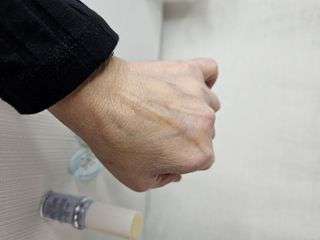 산심 명연수 멀티 스틱 밤 0.38oz 수분 스틱 집중 주름 케어 — 5점을 준 리뷰어가 2023년 4월 올린 사용 사진