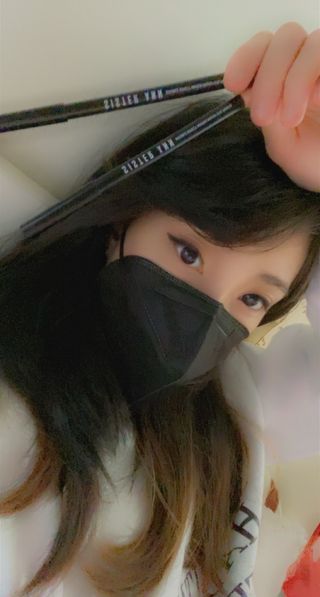 씨스터앤 시스터앤 더블이펙트 워터프루프 아이펜슬_미국 — 5점을 준 리뷰어가 2022년 4월 올린 사용 사진