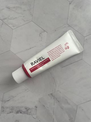 라비엘 아세로라 &amp; 스네일 뮤신 다크 스팟 케어 크림 1.7 fl oz (50ml), 스네일 뮤신 &amp; 히알루론산 — 2점을 준 리뷰어가 2022년 9월 올린 사용 사진