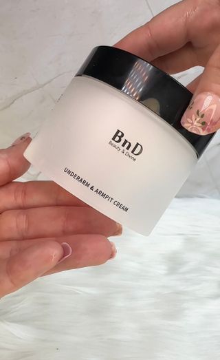 비엔디 프리용[한/영]BnD 바디 미백 겨드랑이 크림 — 5점을 준 리뷰어가 2024년 11월 올린 사용 사진