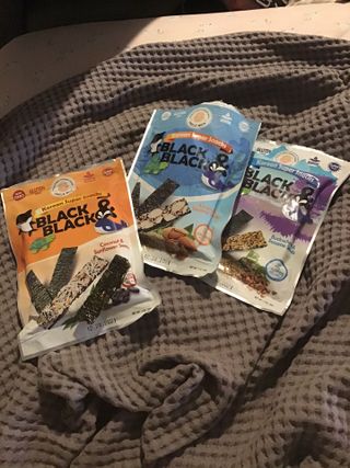 UNCLE NICK 한국 슈퍼 스낵 블랙 &amp; 블랙 김 스낵 — 4.5점을 준 리뷰어가 2021년 11월 올린 사용 사진