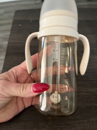 마더케이 -[MOTHER-K] Sippy Cup with Weighted Straw — 5점을 준 리뷰어가 2023년 8월 올린 사용 사진