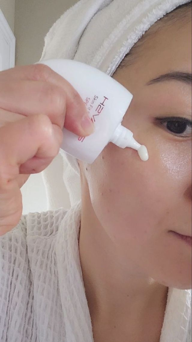 H2VA25 Skin Fit Sun Essence SPF50+ PA++++ 50ml / 1.69 FL.oz Moisturizing Sunblock Sunscreen K-Beauty 리뷰 사진