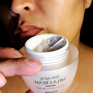 Jutanhak 안티에이징 멜라 크림 50ml / 1.69oz 잡티 &amp; 다크 스팟 케어 하이드레이팅 크림 — 5점을 준 리뷰어가 2022년 11월 올린 사용 사진