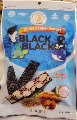 UNCLE NICK 한국 슈퍼 스낵 블랙 &amp; 블랙 김 스낵 — 5점을 준 리뷰어가 2021년 10월 올린 사용 사진