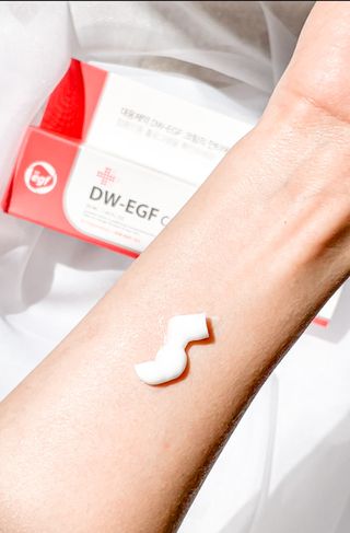 이지듀 DW-EGF 크림 프레섬 RX 1.69 FL.Oz — 5점을 준 리뷰어가 2021년 7월 올린 사용 사진