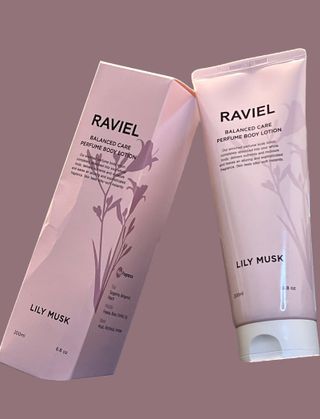 라비엘 RAVIEL 밸런스드 케어 모이스처라이징 퍼퓸 바디 로션 6.8 fl oz (200ml), 릴리 머스크 / 튜브 로즈 — 5점을 준 리뷰어가 2022년 9월 올린 사용 사진