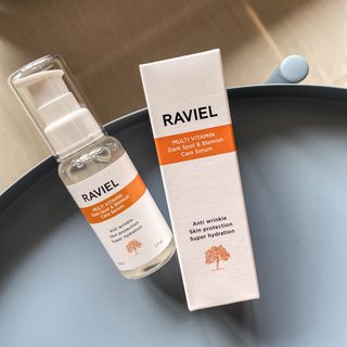 라비엘 멀티 비타민 다크 스팟 &amp; 블레미쉬 케어 페이스 세럼 모든 피부용 1.7 fl oz — 5점을 준 리뷰어가 2022년 12월 올린 사용 사진