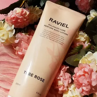 라비엘 RAVIEL 밸런스드 케어 모이스처라이징 퍼퓸 바디 로션 6.8 fl oz (200ml), 릴리 머스크 / 튜브 로즈 — 5점을 준 리뷰어가 2022년 9월 올린 사용 사진