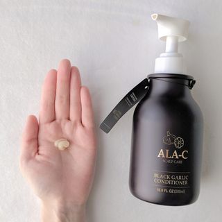 "ALA-C" 블랙 마늘 샴푸 + 컨디셔너 세트 — 5점을 준 리뷰어가 2022년 3월 올린 사용 사진
