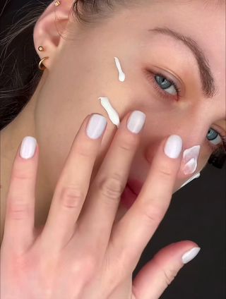 Round Lab Birch Juice Moisturizing Sunscreen — 5점을 준 리뷰어가 2024년 5월 올린 사용 사진