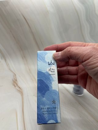 산심 명연수 멀티 스틱 밤 0.38oz 수분 스틱 집중 주름 케어 — 3.5점을 준 리뷰어가 2022년 11월 올린 사용 사진