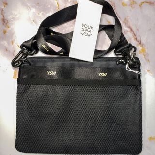 YOUKSHIMWON Wristlet Wallet for Women Smart Phone Strap Clutch — 5점을 준 리뷰어가 2021년 7월 올린 사용 사진